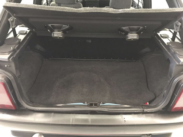 Para um modelo hatch o Tipo conta com um bom porta-malas e ausência das caixas de roda pronunciada facilita acomodação da bagagem