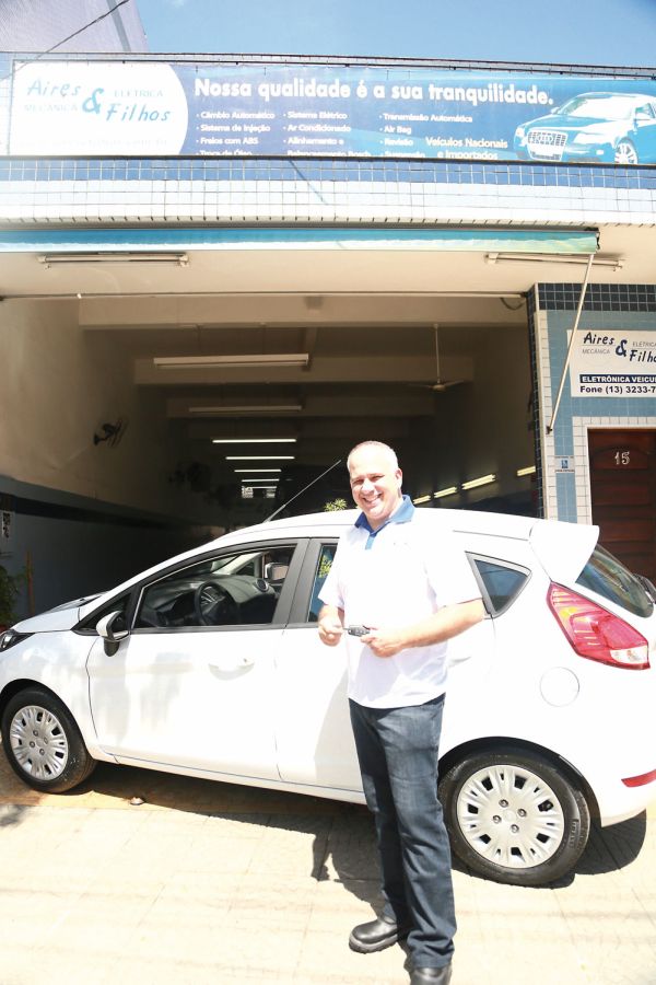 Entrega do New Fiesta zero quilometros na cidade de Santos, onde Ricardo Cramer dos Santos é sócio da oficina Aires & Filhos, fundada pelo seu pai