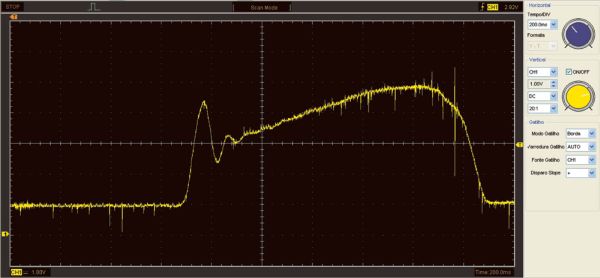 Sensor de fluxo de ar (VAF) durante a aceleração rápida do motor (1V/500ms)