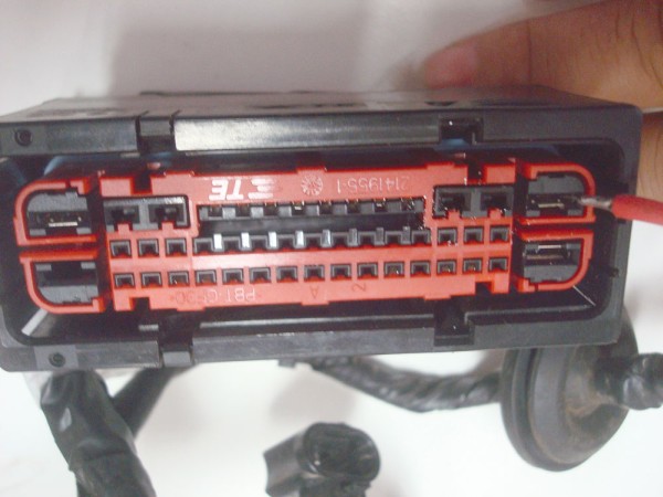Vista frontal do conector do ABS