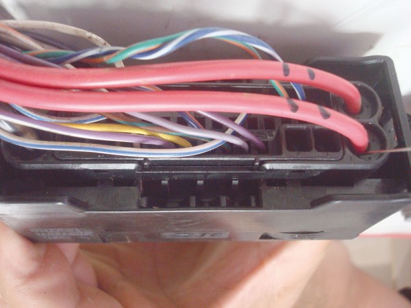 Vista posterior do conector do ABS 
