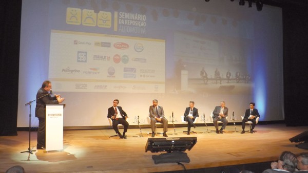 AntonioFiola, presidente do Sindirepa faz discurso na 21ª edição do Seminário da Reposição Automotiva, realizado no dia 18 de agosto, em São Paulo