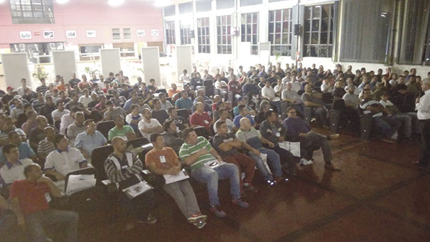 A Escola Senai Conde José Vicente de Azevedo recebeu 200 reparadores para a palestra do Rota do Reparador