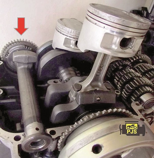 Fig. 1 - Balanceiro do motor 2 cilindros, motocicleta Kawasaki 